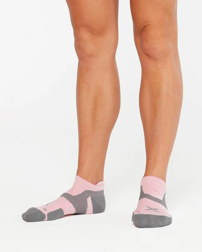 2XU NO SHOW CUSHION DUSTY PINK/GREY